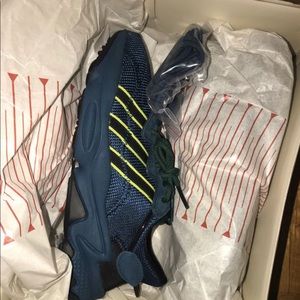 Pusha T Ozweego Size  women 6 / men 4.5